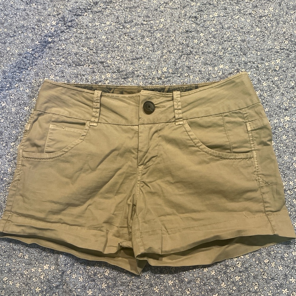Women's Tan Cargo Shorts